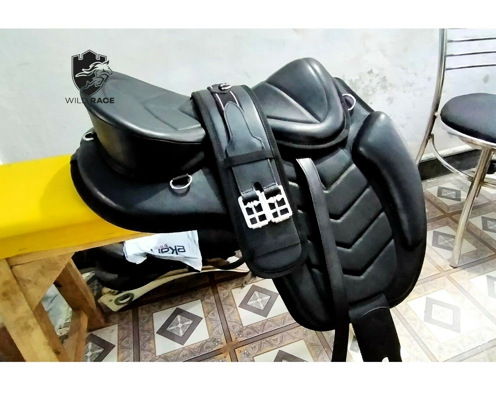 Siège de selle à ressort noir avant et arrière convient à la Royal