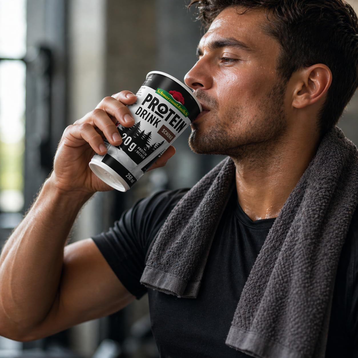 Schwarzwaldmilch Protein Schoko Drink 0,3% Fett - 10 x 250 ml Becher, High Protein Schokoladengetränk, laktosefrei, fettarm, trinkfertig To Go