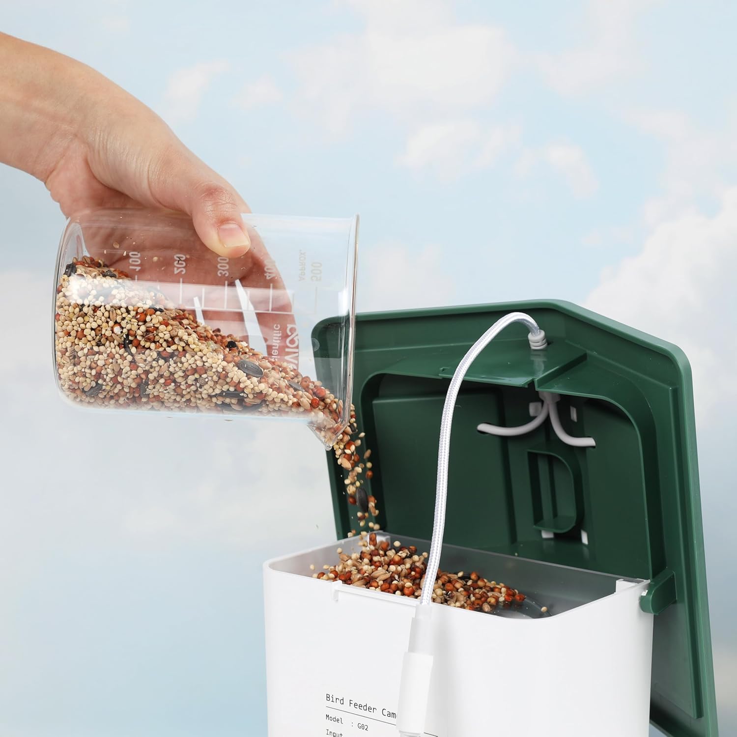 Avestra™ Smart Bird Feeder with Camera, Solar Powered for Outdoors, 2K HD Live Stream for Birdwatching, AI Bird Identification, Real-Time Motion Detection and Alerts, Ideal Gift for Bird Lovers