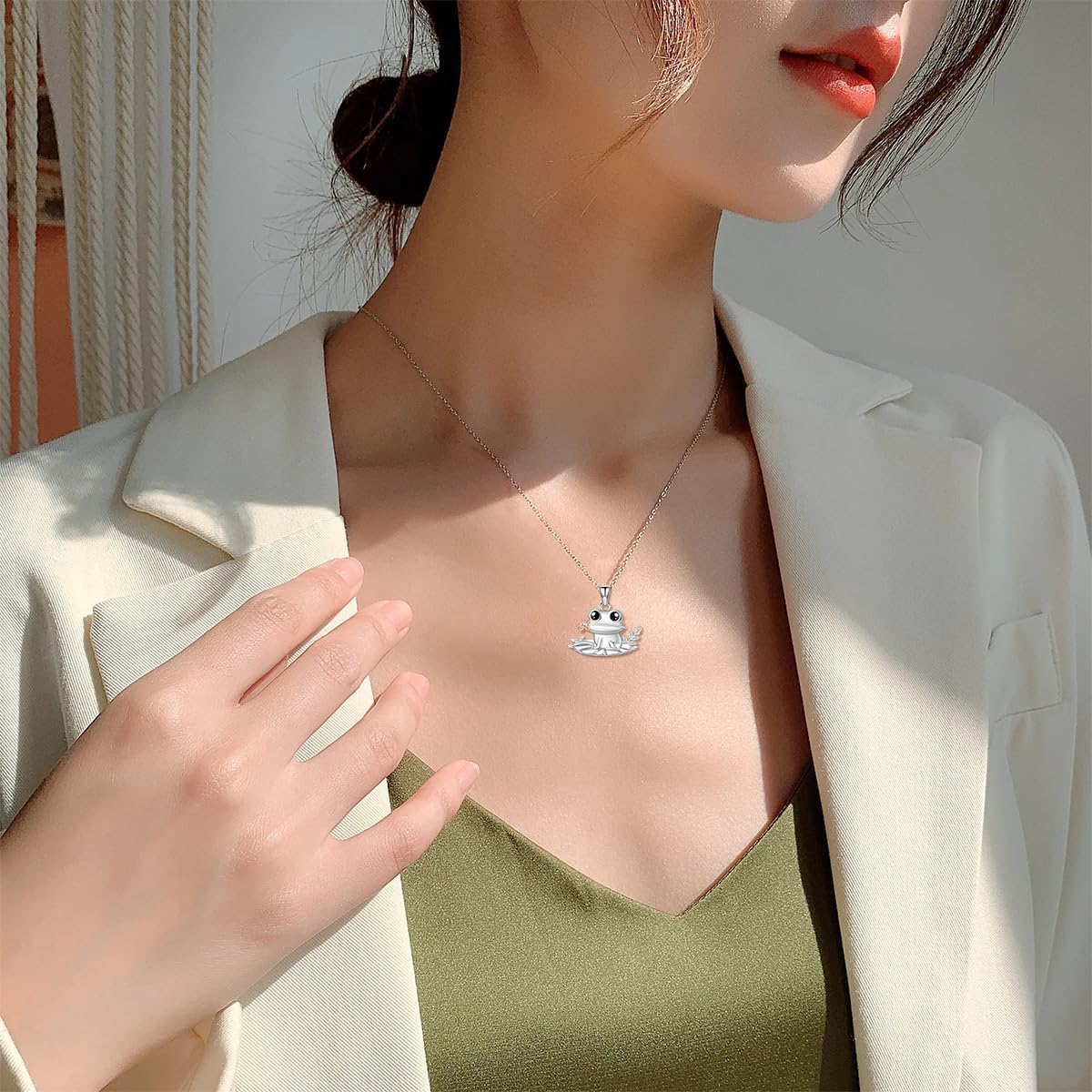Diamond Frog Necklace for Women 925 Sterling Silver Lab Grown Diamond Frog Pendant Necklace Cute Animal Jewelry Gifts for Women (D color, VVS clarity) - Image 3