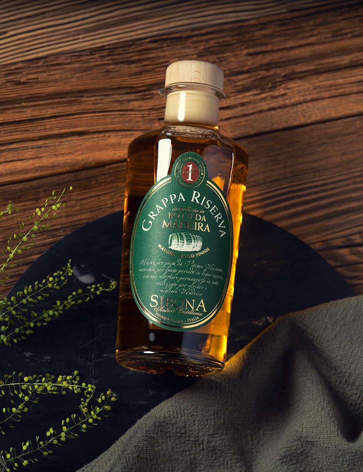 Nº1 SIBONA Grappa Riserva Botti da Madeira 40% vol. (1 x 0,5l) – Fassgelagerter, italienischer Grappa gereift in Madeira-Fässern