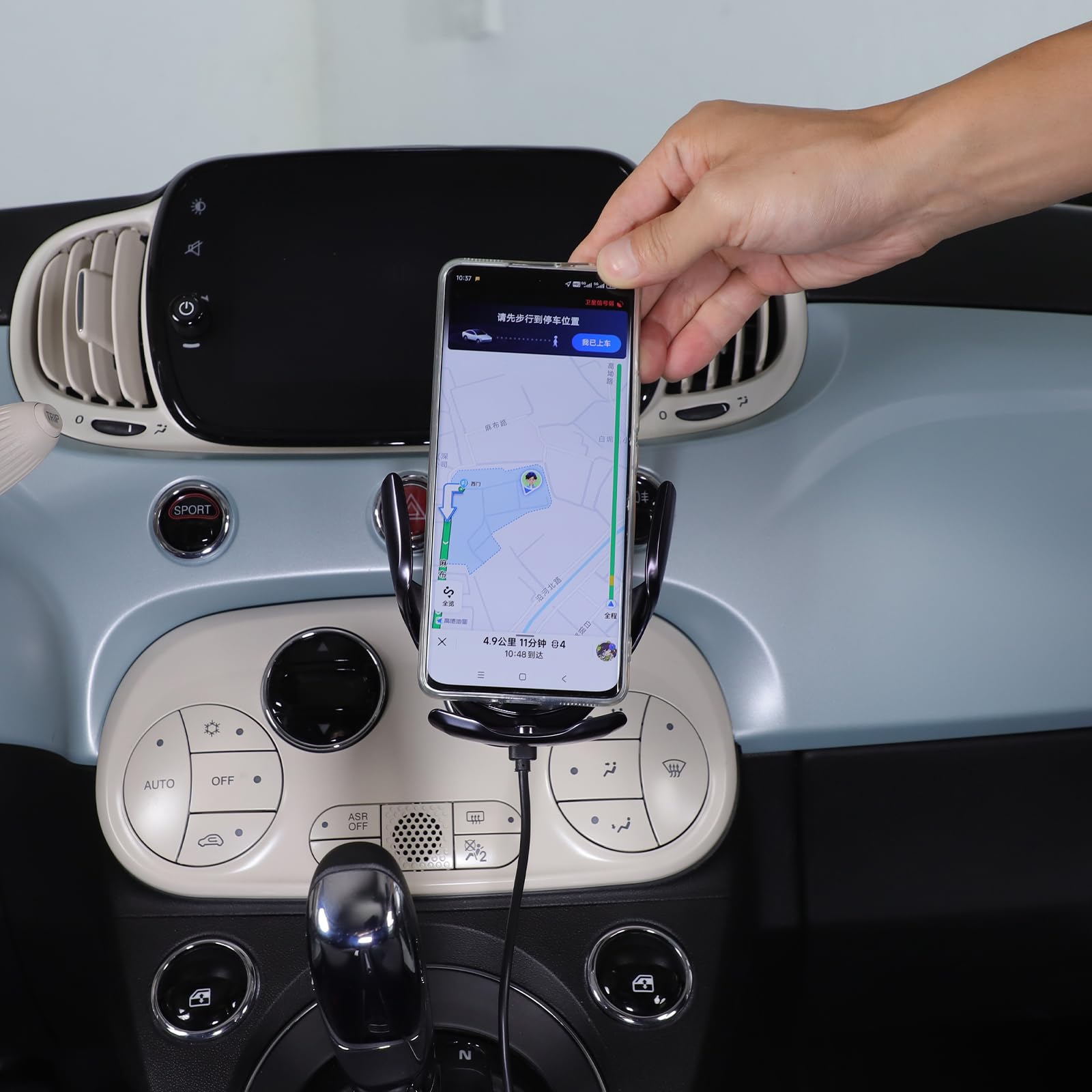 PIUGILH Supporto per cellulare per auto con funzione di ricarica, adatto per Fiat 500 2016-2024, ricarica wireless per telefono auto, adatto per smartphone da 4 a 7 pollici