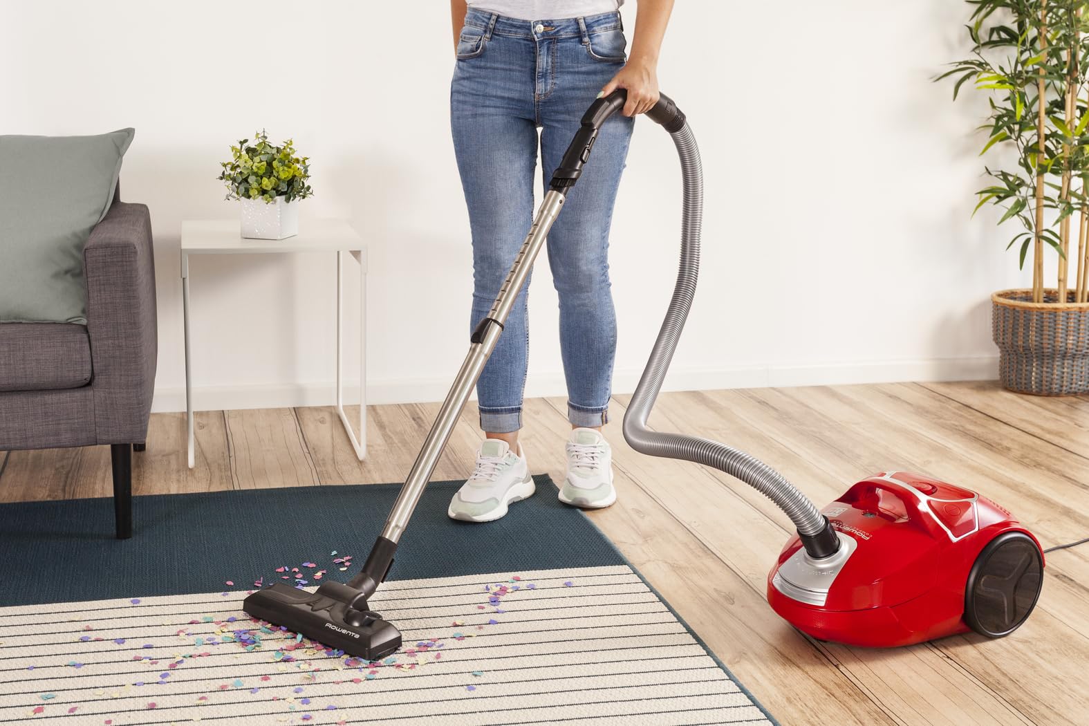 Rowenta Compact Power Parquet - Aspiradora con Bolsa, Motor de bajo Consumo 900 W, filtración Avanzada de 3 Niveles, Bolsa Hygiene+ de 3 L, diseño Compacto, Cepillo para parqué, Rojo (Reacondicionado)