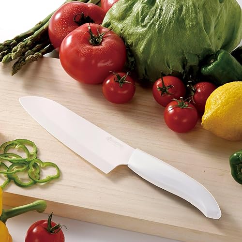 Vista 16 de Cuchillo Santoku de la marca Kyocera Advanced Ceramic y de la serie Revolution con 5 1/2 pulgadas, hoja blanca, Blanco