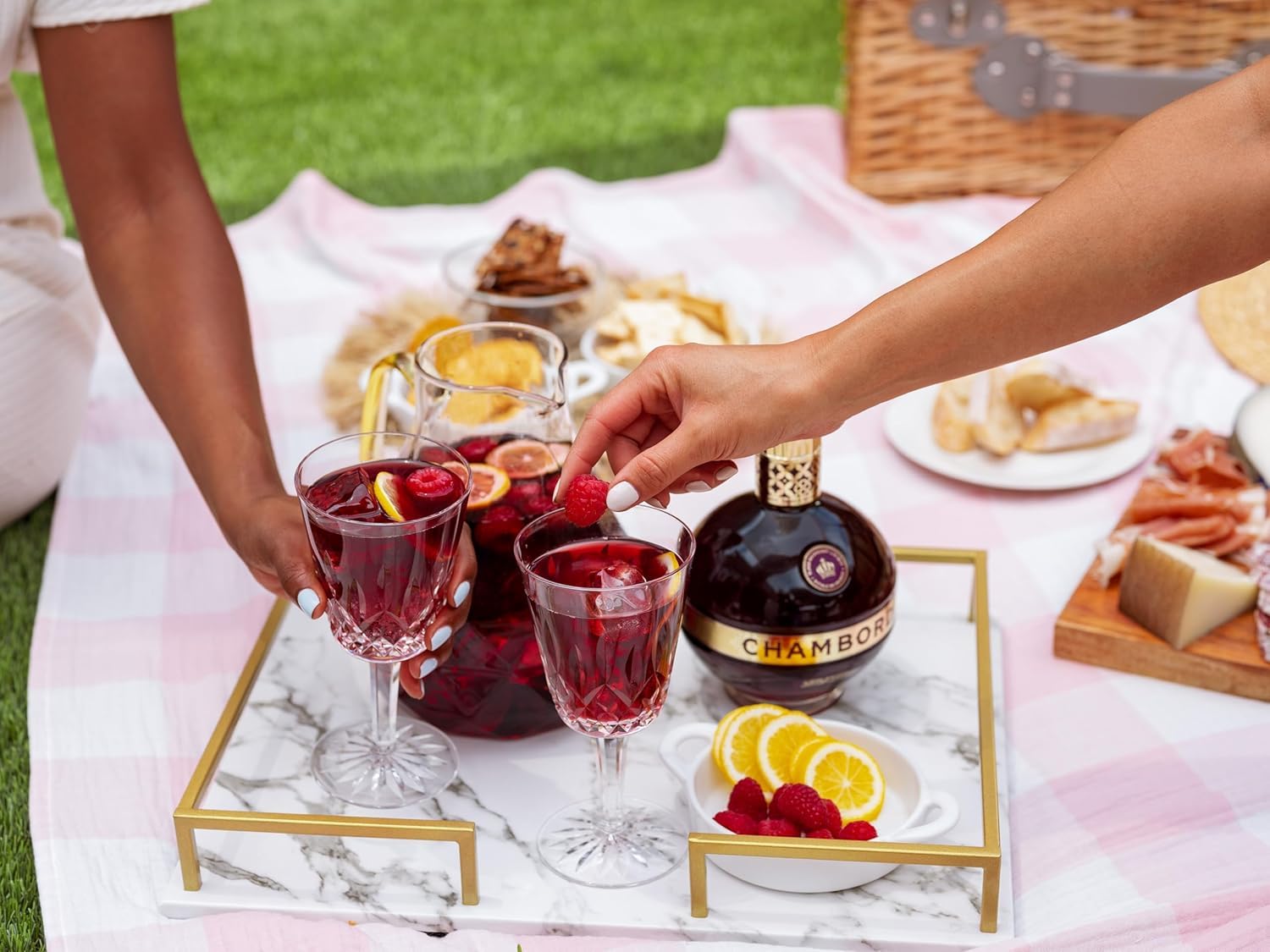Chambord Licor de Frambuesa Negra, Sabor Dulce y Afrutado, 16,5% Vol. de Alcohol, 500 ml