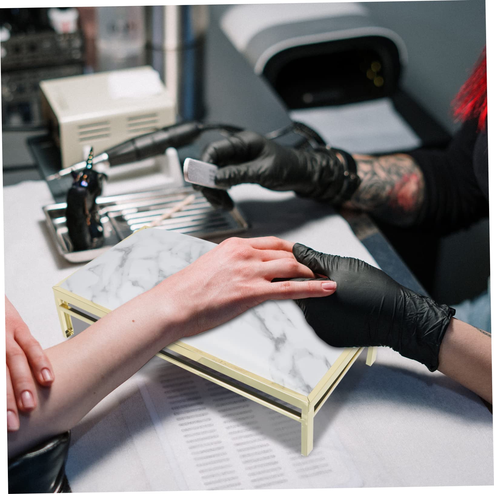 Cuscino Poggiamano Manicure in Pelle e Metallo Bianco | Poggiapolso Portatile per Salone, Supporto per Riposo della Mano, Accessorio per Nail Art