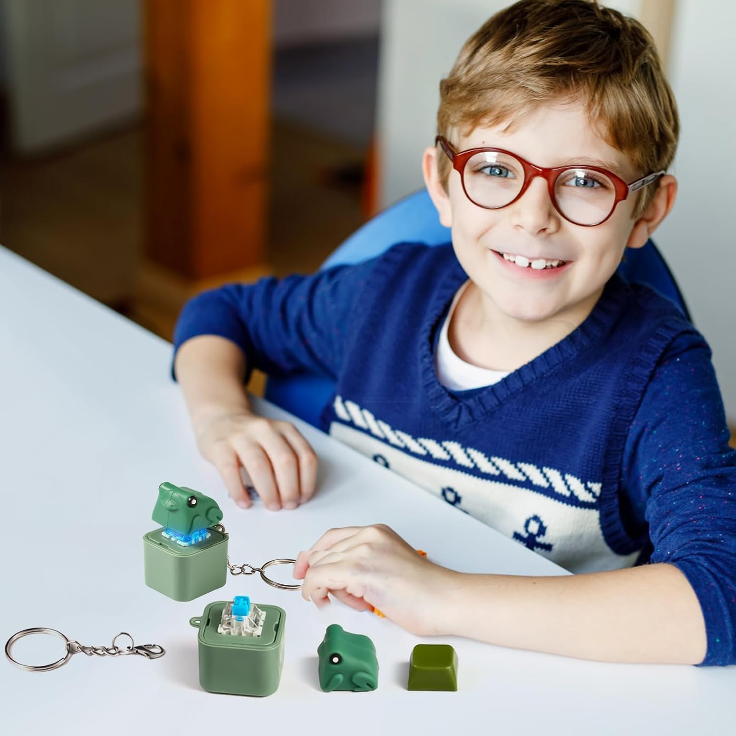 Rechargeable Frog Keychain with Sound，Frog Croaking Fidget Toy，Fidget Toys Adults Anxiety Relief ，Fun Unique Stocking Stuffers Teens Gift
