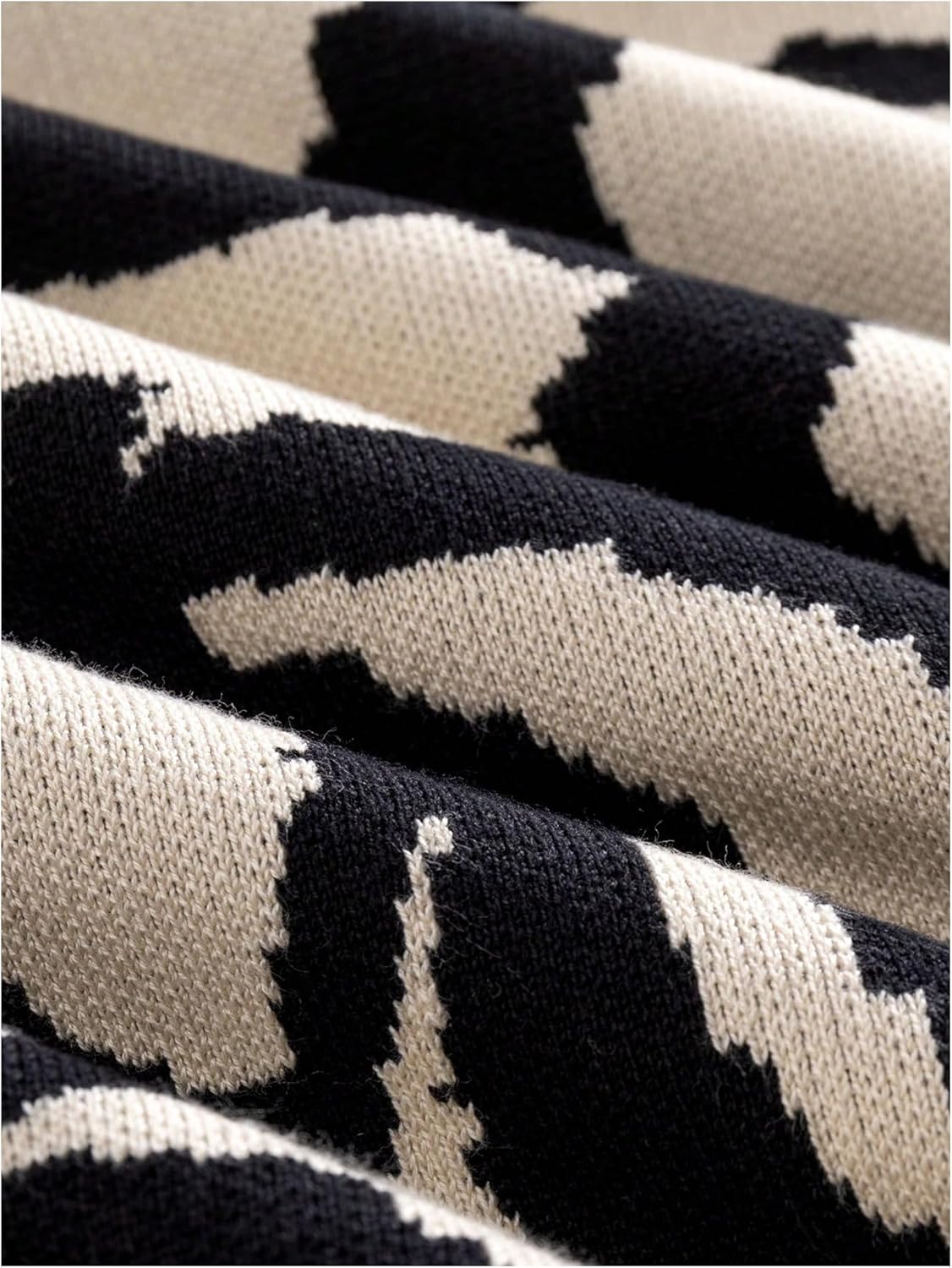 WDIRARA Women's Graphic Print Button Up Cardigan Sweater V Neck Long Sleeve Contrast Knit Outerwear - Image 4