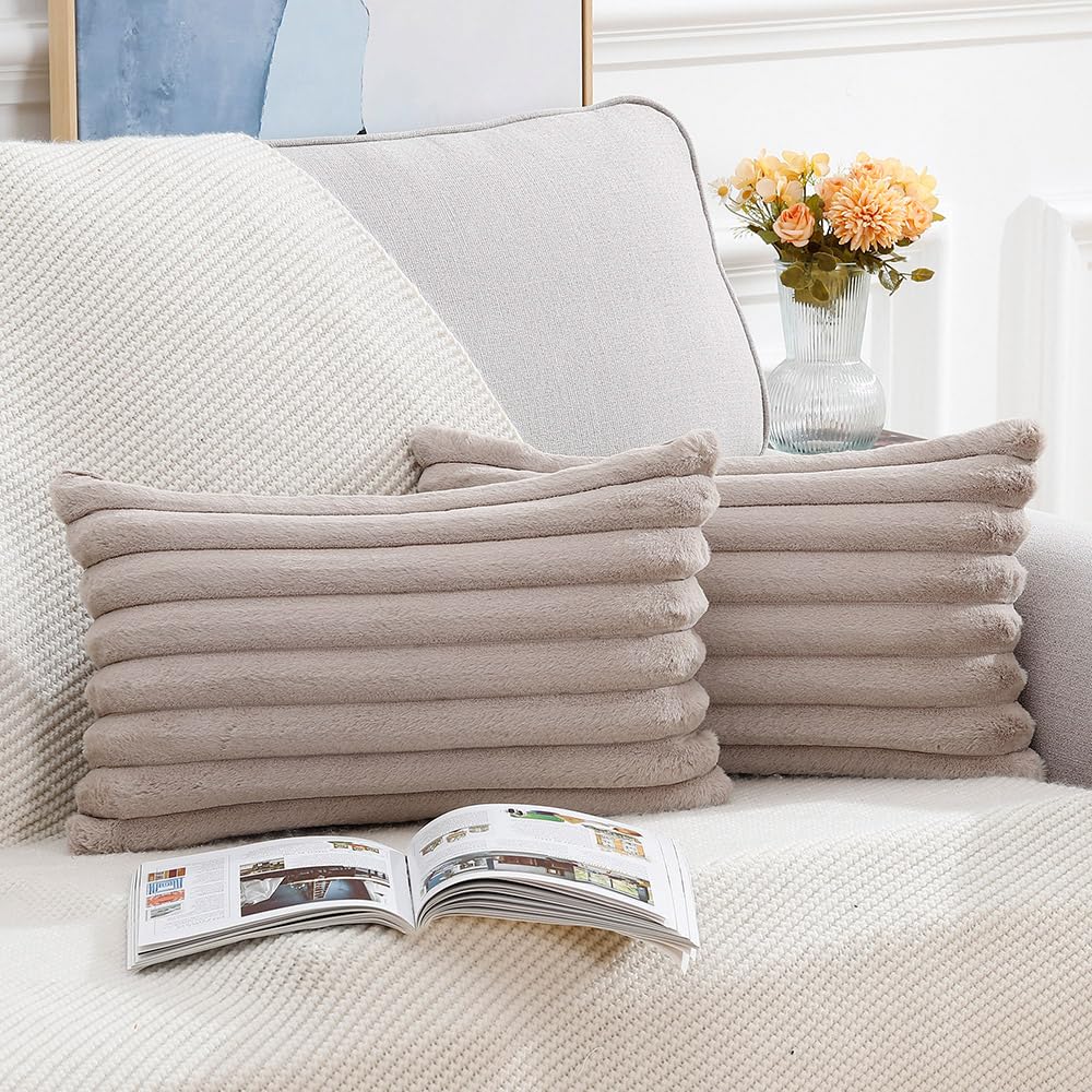 Madizz 2 Pezzi Federe in Lana Corta Velluto Copricuscini Morbido Decorativo Fodere per Cuscino Lusso Stile per Divano Camera da Letto Tortora chiaro 40 x 60 cm