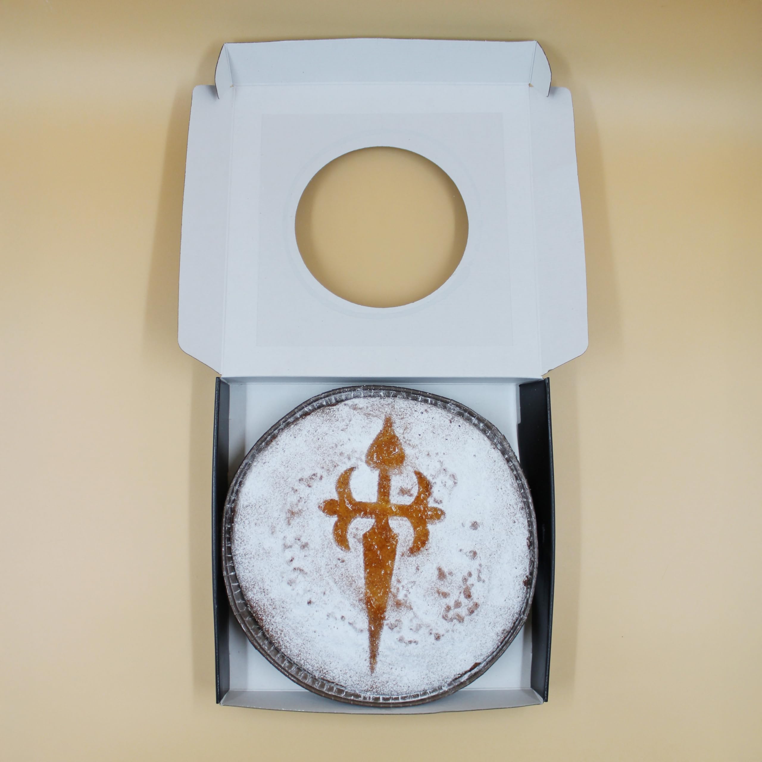 Tarta de Almendra de Santiago 1kg - Dulce gallego - Sin Gluten y Sin Lactosa - Regalo gourmet - 100% Artesanal - Almendra Marcona - Sin Aditivos - Postre para celebraciones - Ingredientes naturales