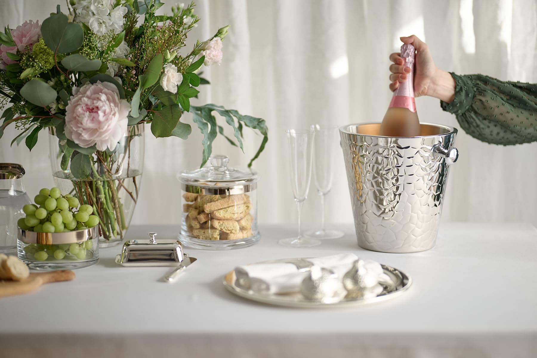 EDZARD Refrigeratore per spumante Capri con supporto (altezza 85 cm), con motivo martellato, acciaio inossidabile, con manici, per una bottiglia - Per vino o champagne - Secchiello per il ghiaccio