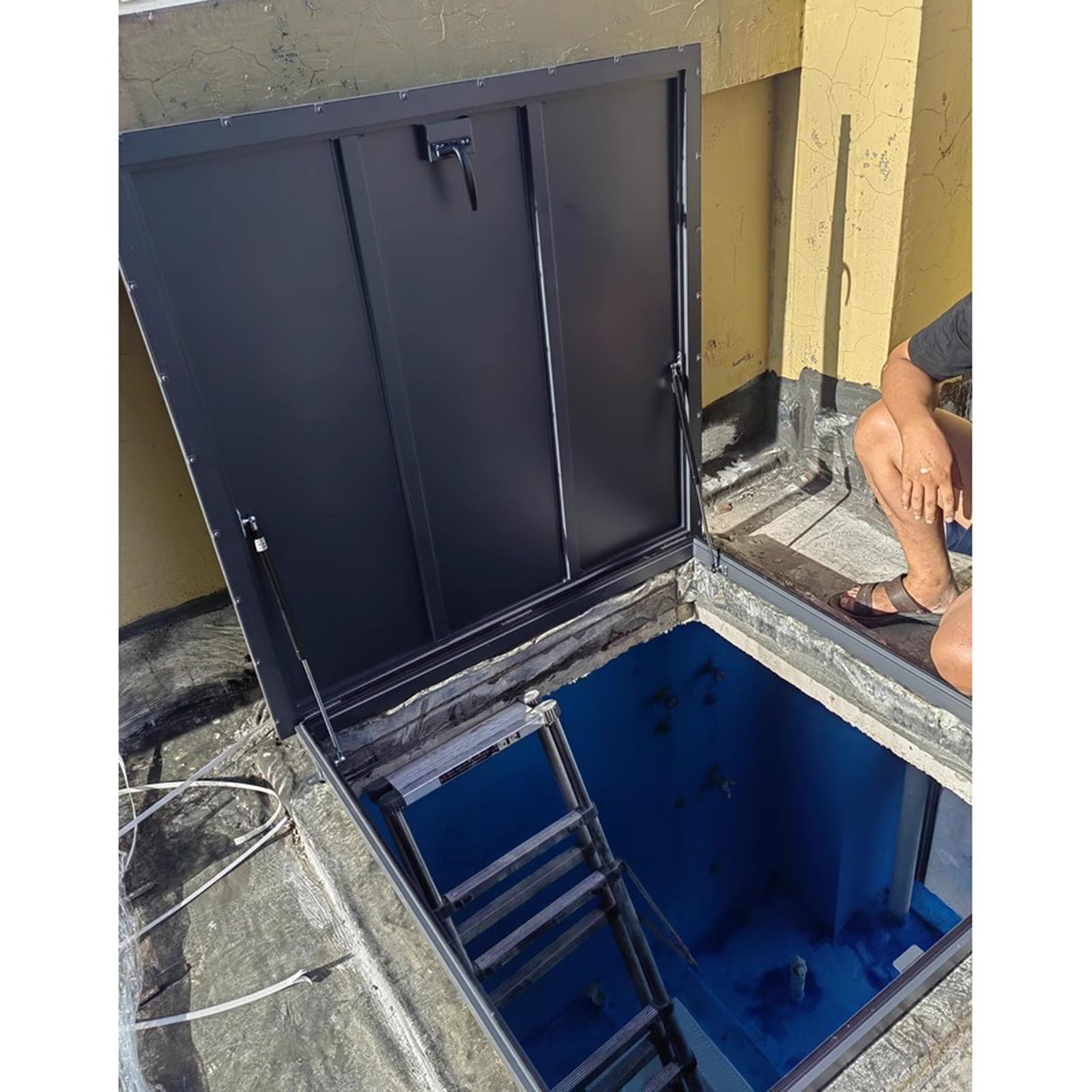Claraboyas impermeables para techos de áticos y solarios con apertura de 56x66 cm