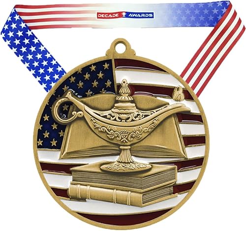 Decade Awards Medalla académica patriótica grabada  Medallón escolar de 2.75 pulgadas de ancho con estrellas y rayas de la bandera estadounidense