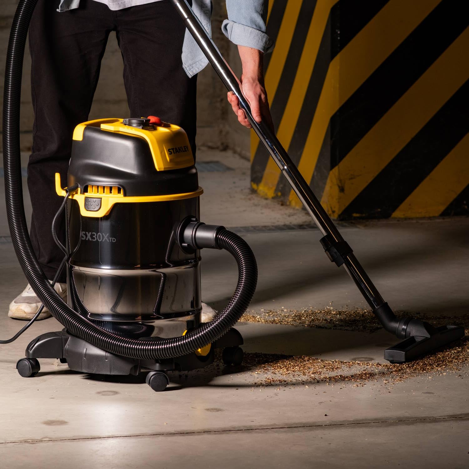 STANLEY Aspirador Multiuso SXVC30XTDE de sólidos y líquidos con Toma para Herramientas eléctricas integrada (1600 W, 30 L)