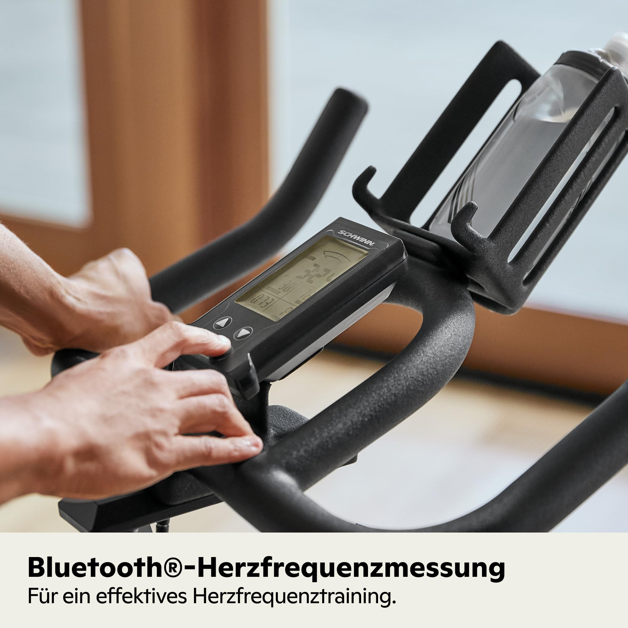 Schwinn Fitness 700IC Indoor Cycling Bike – 18 kg Schwungrad, leiser Riemenantrieb, verstellbarer Sitz und Lenker, SPD Pedale, Tablet Halter – Studioqualität für zuhause