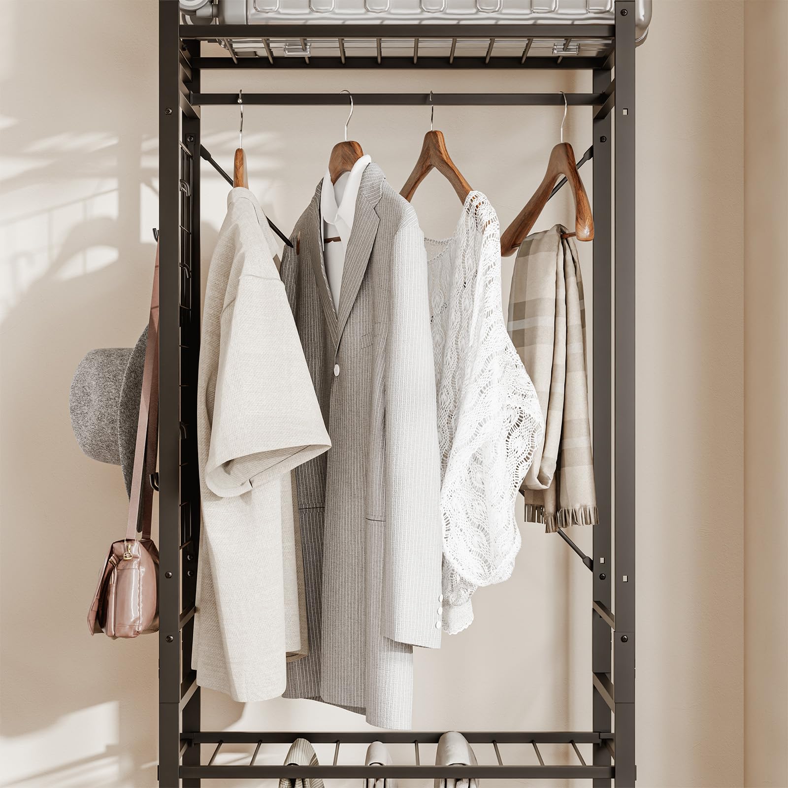 SoBuy Perchero plegable con ruedas & cajón de tela, 60,5x32,5x175 cm | Con portaequipajes & estantes de montaje flexible, para dormitorio pasillo, montaje sin herramientas, Negro, KLS23-SCH
