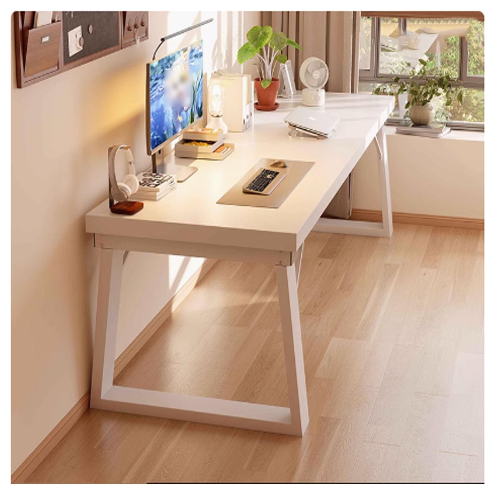 Bureau de direction moderne contre le manque d'espace table