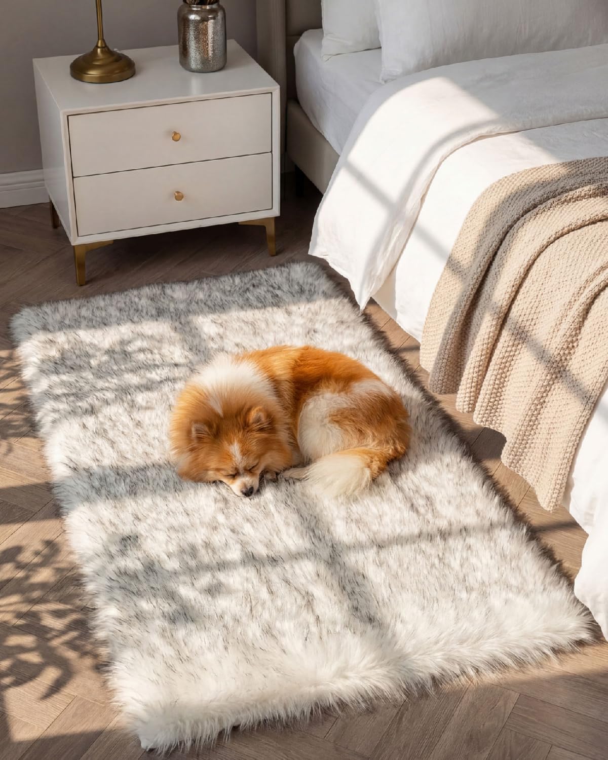 Machine Washable Plush Faux Sheepskin Shaggy Rug,White and Gray, 60x90 cm