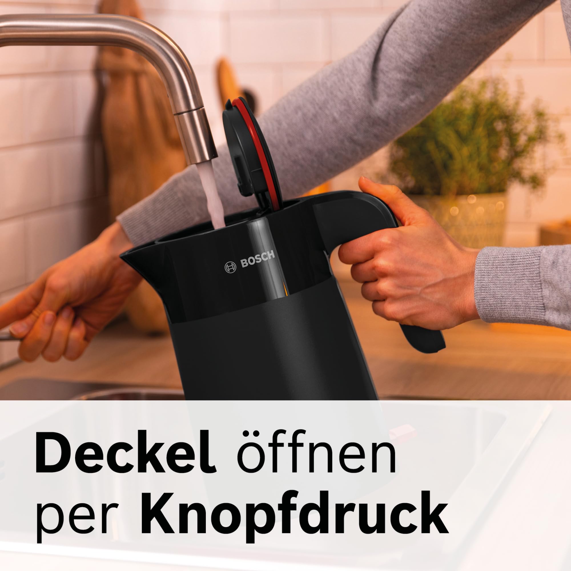 Bosch kabelloser Wasserkocher MyMoment TWK2M163, Abschaltautomatik, Überhitzungsschutz, Tassenanzeige, entnehmbarer Kalkfilter, Trockengehschutz, Dampfstopp-Automatik, 1,7 L, 2400 W, Schwarz matt