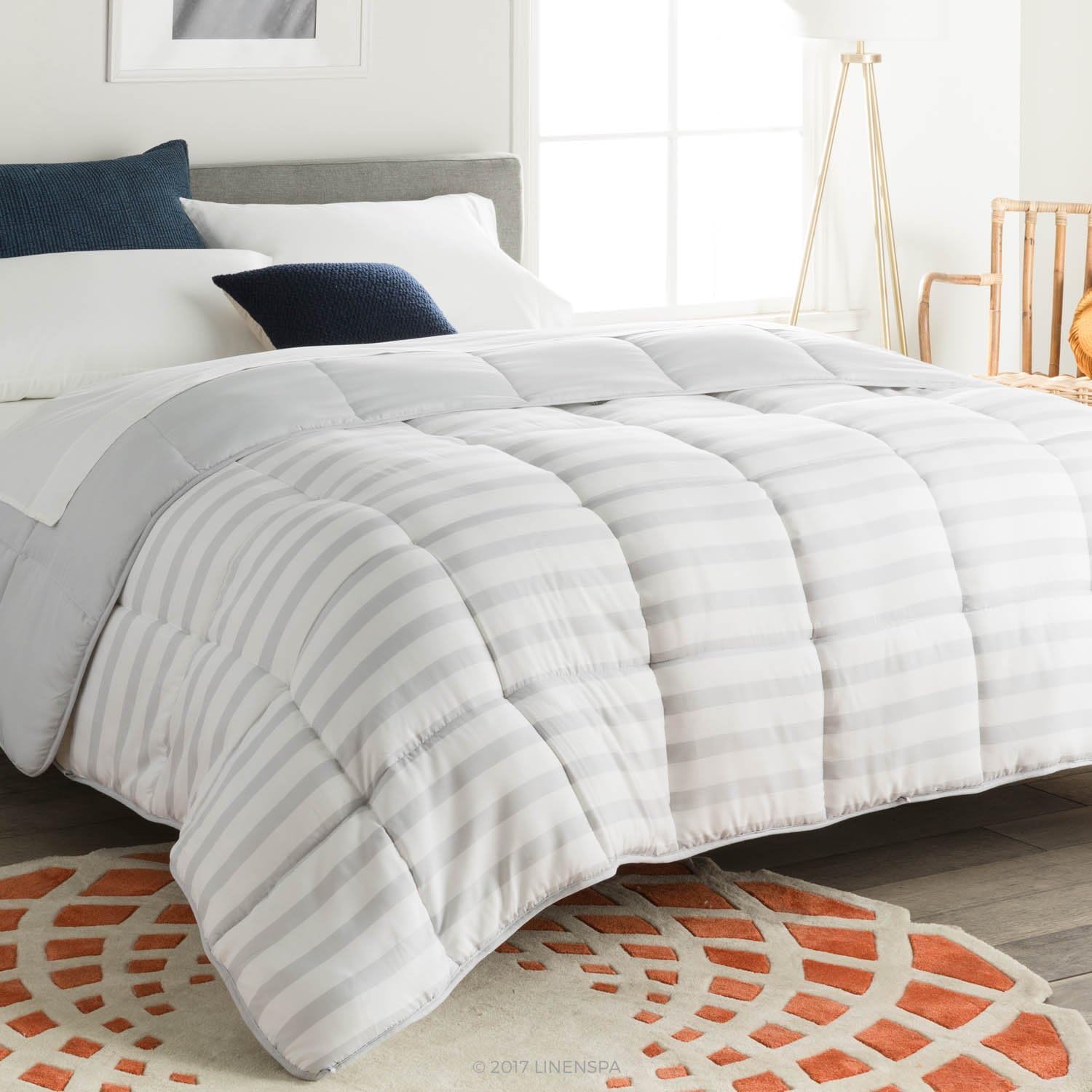 Linenspa 4 Seasons Microfibre Duvet - All Season Duvet - Ultra Soft - Duvet 220 x 240 cm, Grey/White Stripes