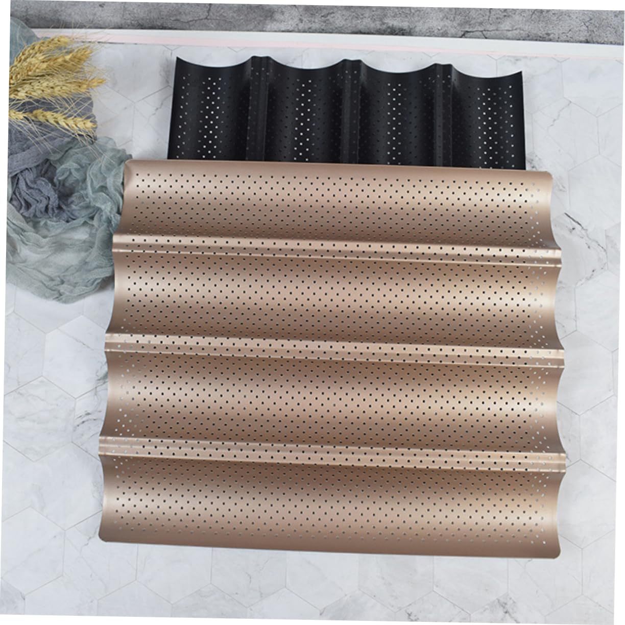 Molde para Baguette de Acero al Carbono, Bandeja Dorada con Orificios de Ventilación, Antiadherente y Reutilizable para Hornear Pan en Casa