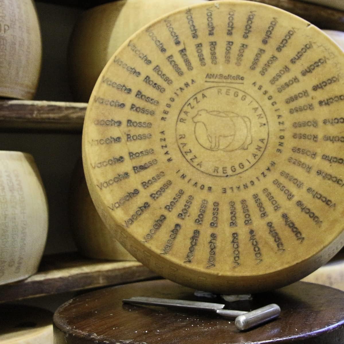 Consorzio Vacche Rosse - Parmigiano Reggiano DOP Vacche Rosse Razza Reggiana - 3 Stagionature, 24, 30 e 40 Mesi in Confezione Regalo con Coltellino - 3 x 250 g