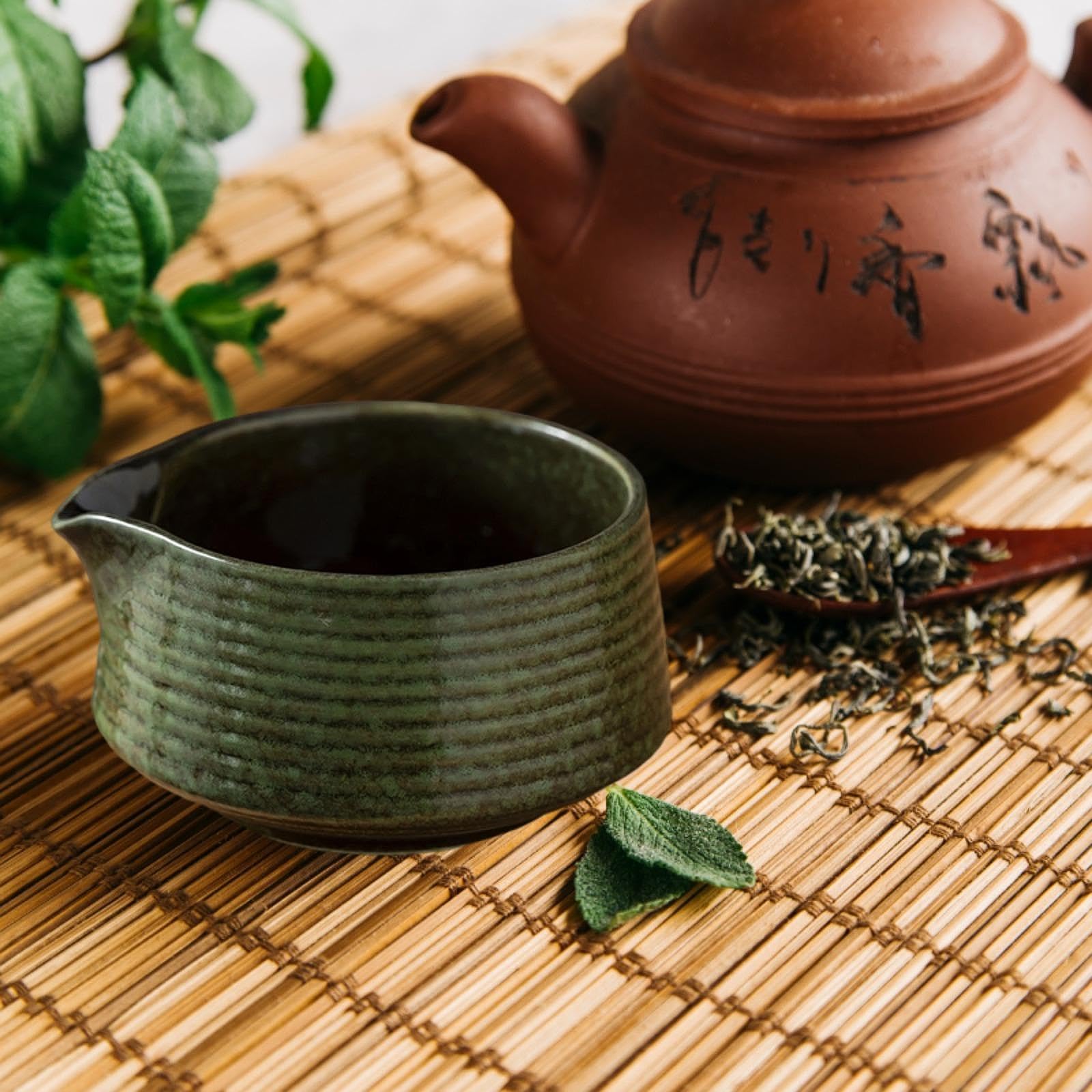Matcha Cuenco Japonés Cerámica Tradicional Cuenco con Boquilla Artesanal para Servicio Té Verde Apto para Regalo Ceremoniar Té Hogar Oficina, Verde, Individual