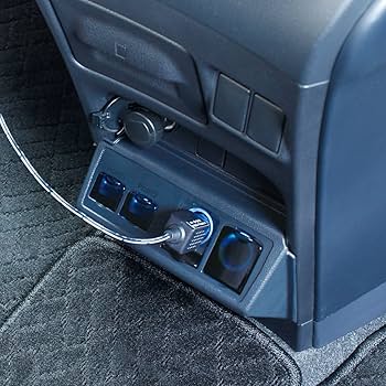 80系ノア.ヴォクシー.エスクァイア専用USB+増設ソケット 槌屋ヤック株式会社