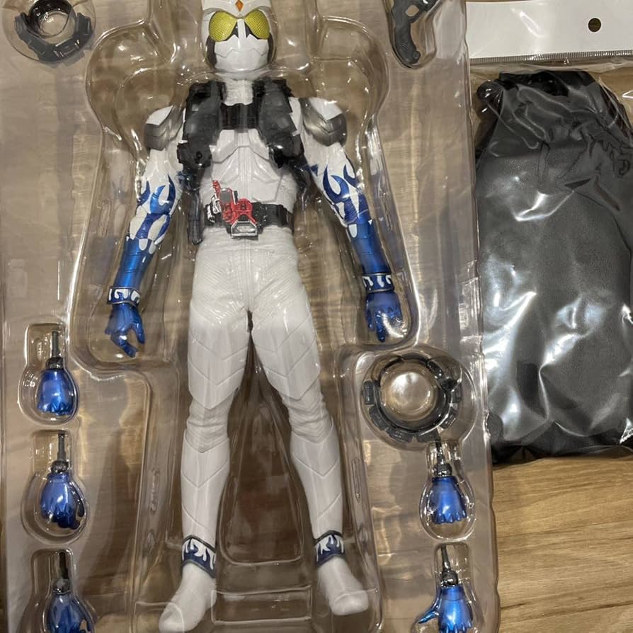 Amazon.co.jp: RAH 仮面ライダーエターナル 1/6 メディコムトイ リアル Amazon.co.jp: RAH 仮面ライダーエターナル 1/6 メディコムトイ リアル