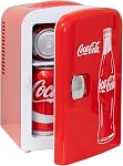 Coca-Cola Bouteille de coke classique 4L Mini Réfrigérateur 12V DC et 110V AC Cordons, 6 Refroidisseur portable, réfrigérateur de voyage personnel pour collations Déjeuner, bureau d'accueil du bureau de bureau Dorm, rouge, fabriqué au Canada