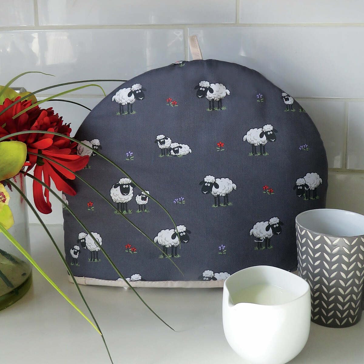 Samuel Lamont Fluffy Irish Sheep Tea Cosy with Grey Background and Heat-Retaining Padding (14.17" x 10.62")