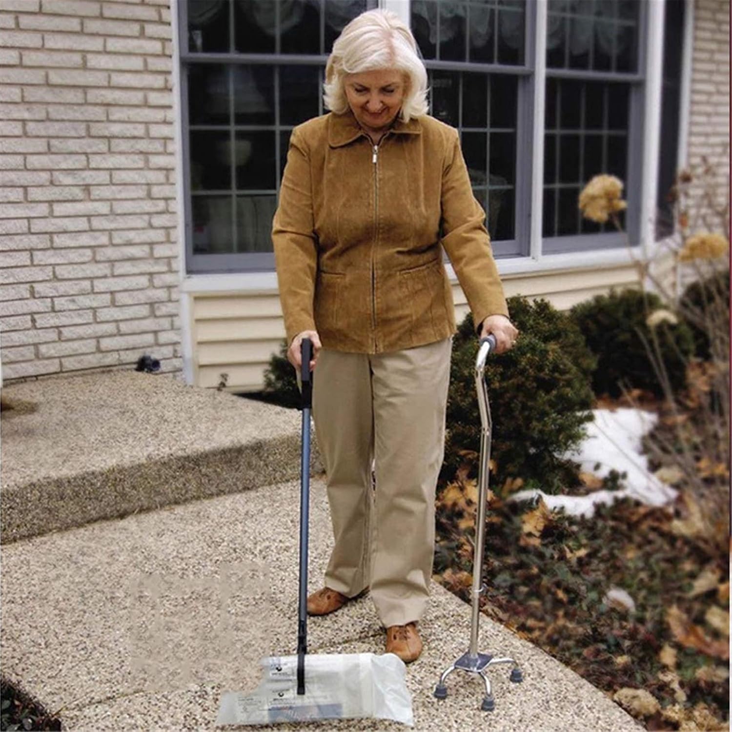 Extendable Grabber Reacher Tool, Professional Trash Picker 32.2 Inch Extra Long Mobility Aid Reaching Assist Tool