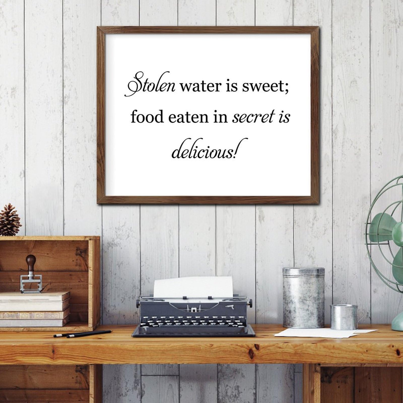 Panneau vintage encadré en bois noble : art mural antique Stolen Water Is Sweet