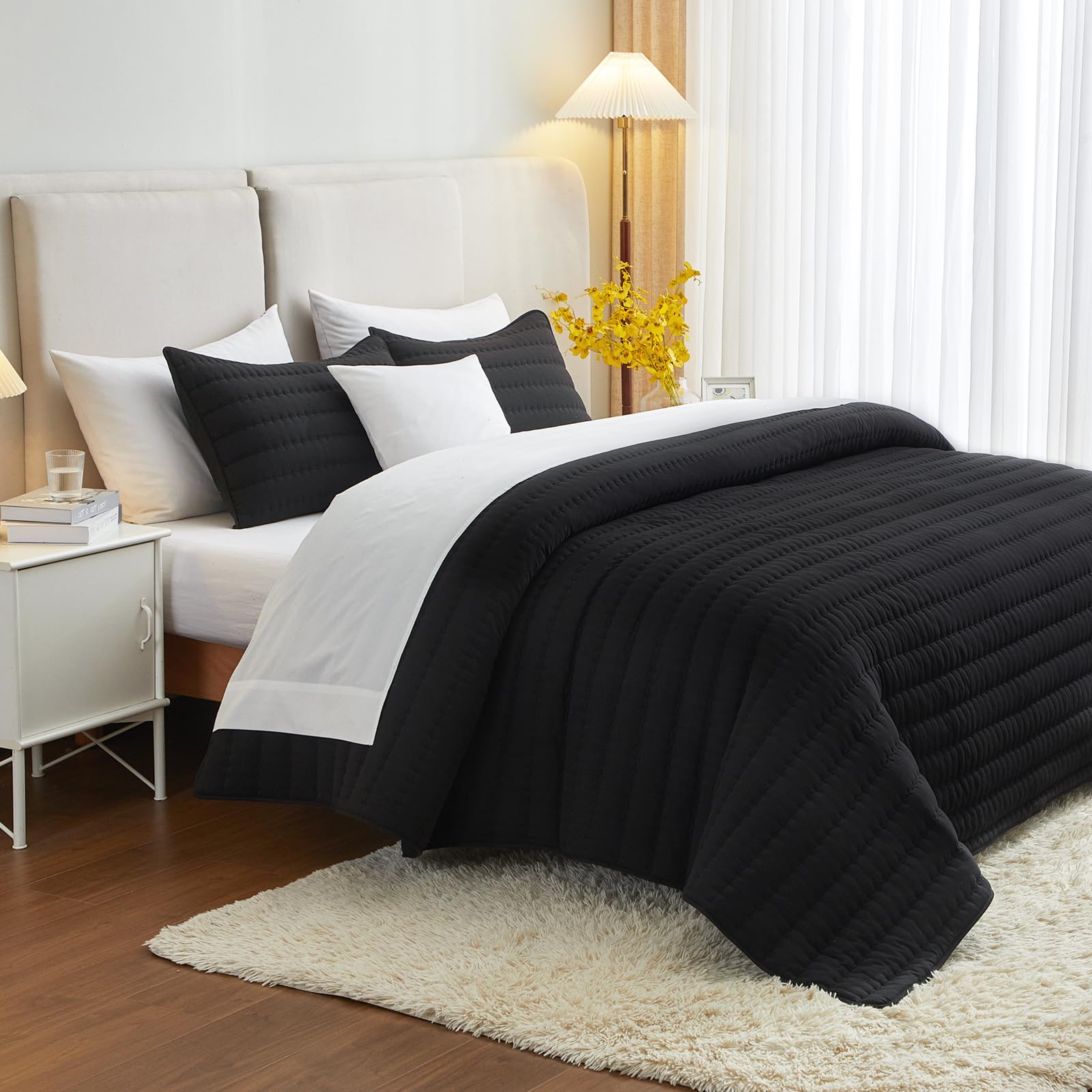 Amazon.com: HiSnug Black Queen Size Quilt Bedding Set, Reversible ...