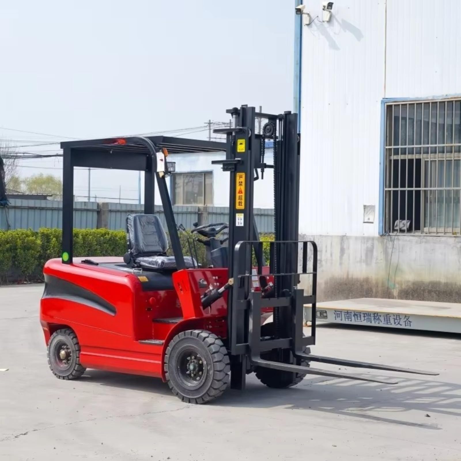 Carrello elevatore elettrico per movimentazione dei materiali - Capacità di sollevamento da 1 a 3 tonnellate per magazzino e uso industriale