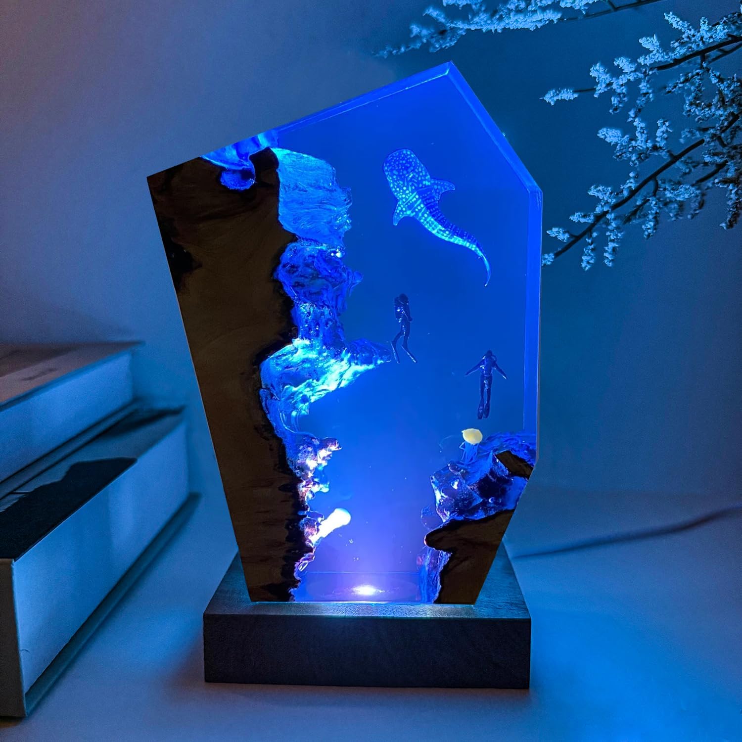 Whale Shark Resin Ocean Lamp, Handmade RGB Ocean Lamp with Wooden Base for Home Decor, Scuba Diving Gifts for Ocean Lovers,Unique Birthday Valentine's Day Gifts for Women & Men (S,6"x4")