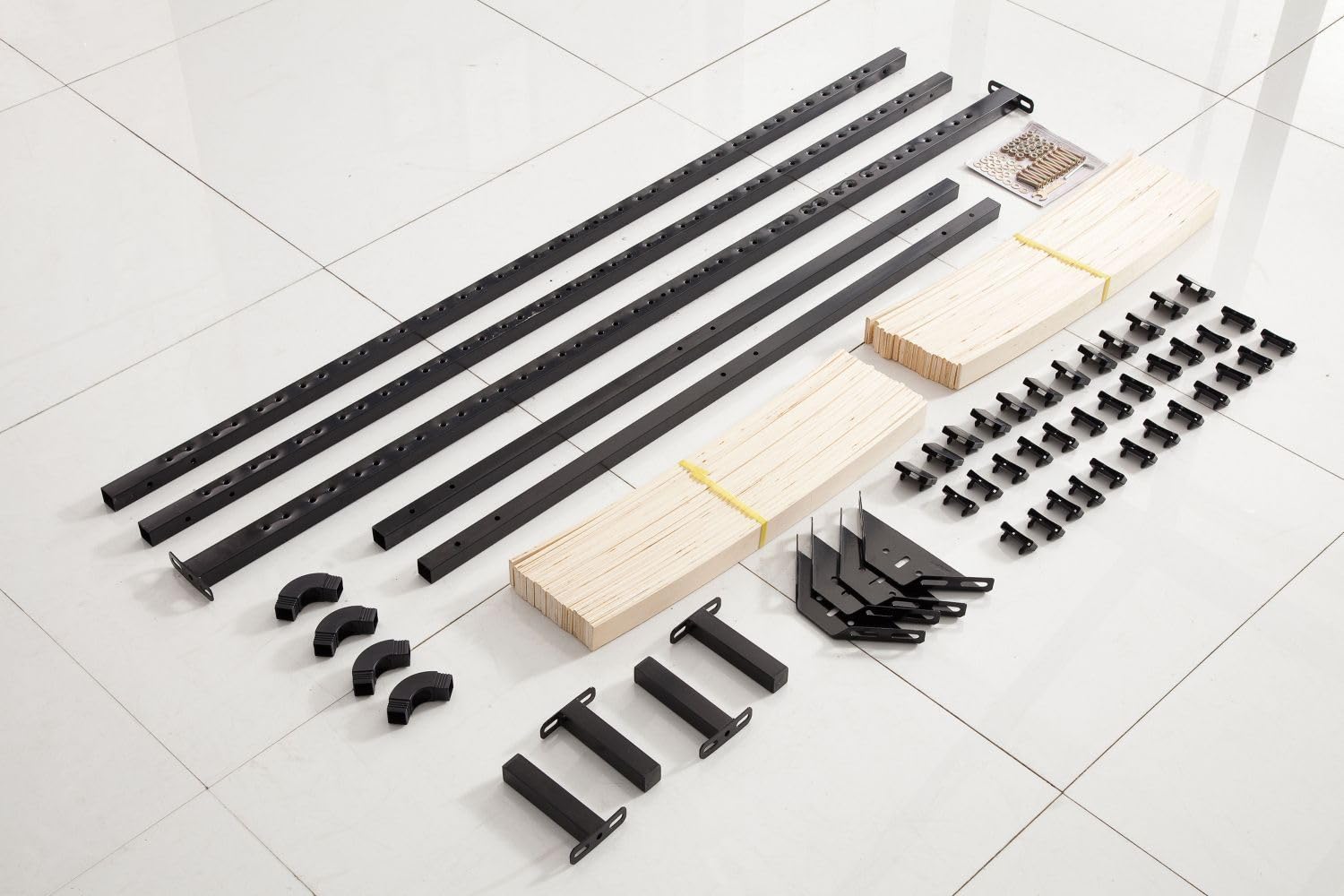 Kosmi - Estrado de ripas 160x200 cm nas pernas para cama de casal