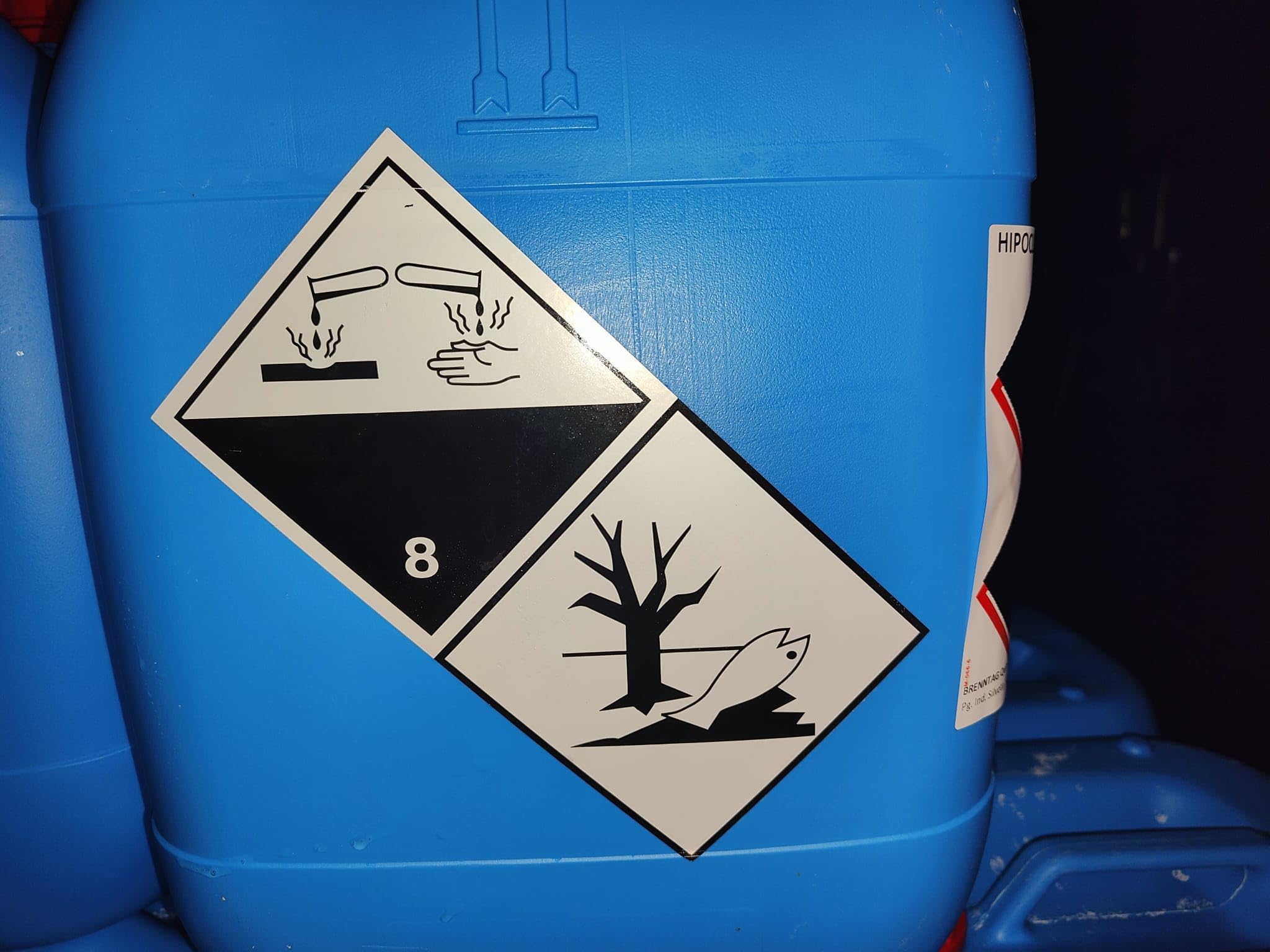 Hipoclorito Sódico para Piscinas y Limpieza en General | Cloro líquido para desinfección de Aguas | Esterilización de Piscinas, pozos y Tanques | Bidón de 25 Kg