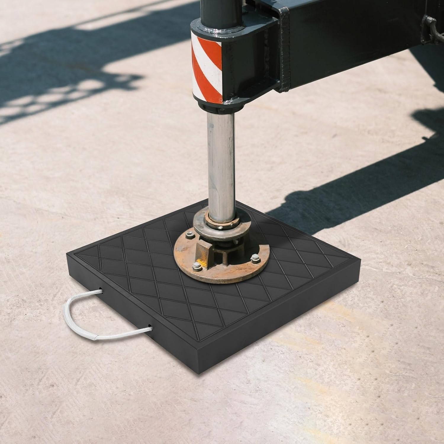 Medium Outrigger Pad, 15.7" x 15.7" x 2" Thick Heavy Duty Crane Support Pad with Textured Surface & Handle, Stackable Stabilizing Outrigger Pads for Crane, Trailer, RV (1 Pack)