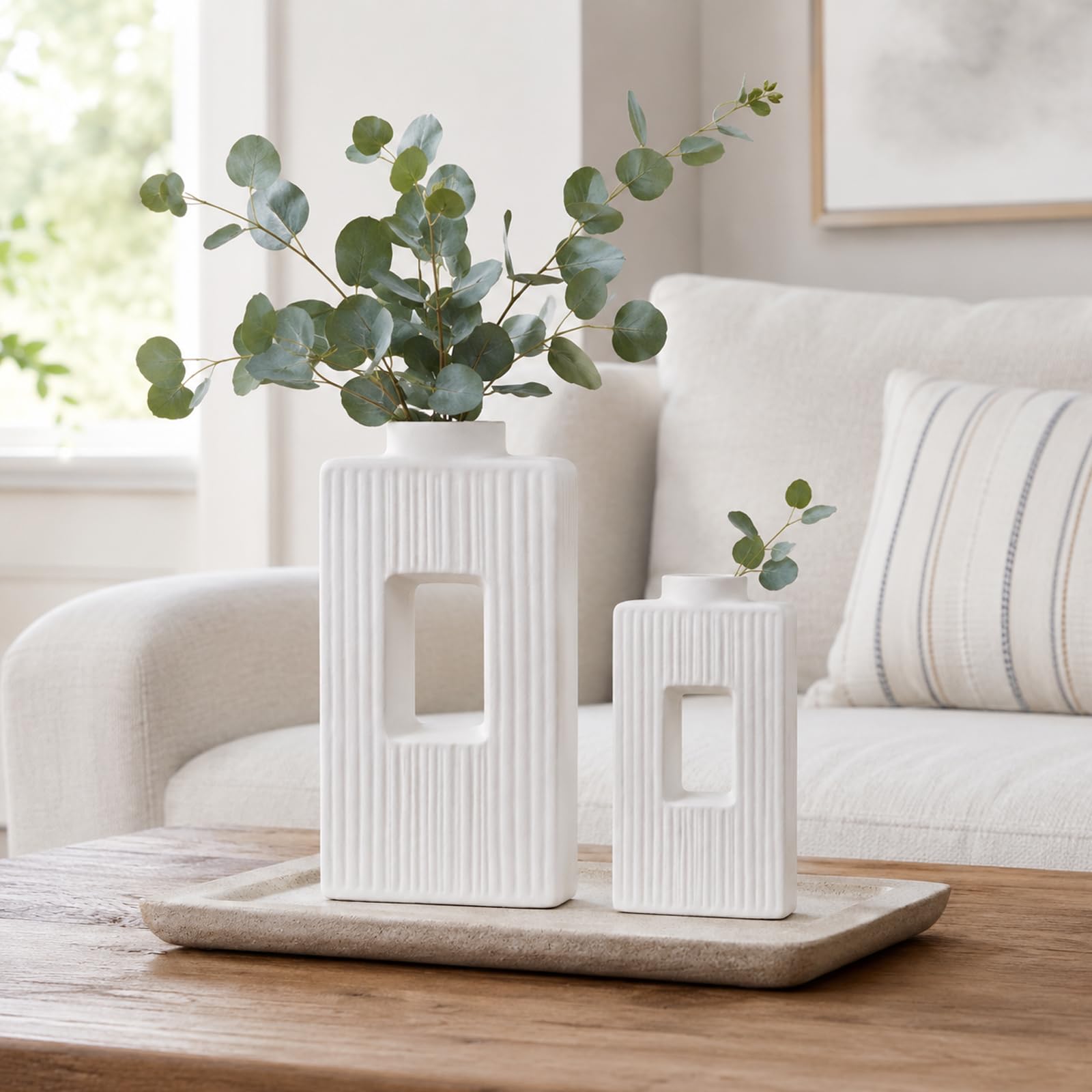 Weiße Keramikvase, 2er-Set, für Heimdekoration, moderne gerippte, hohle Vasen, dekoratives weißes Vasen-Set für Regal, Kaminsims, Couchtisch, Eingang, Wohnzimmerdekor