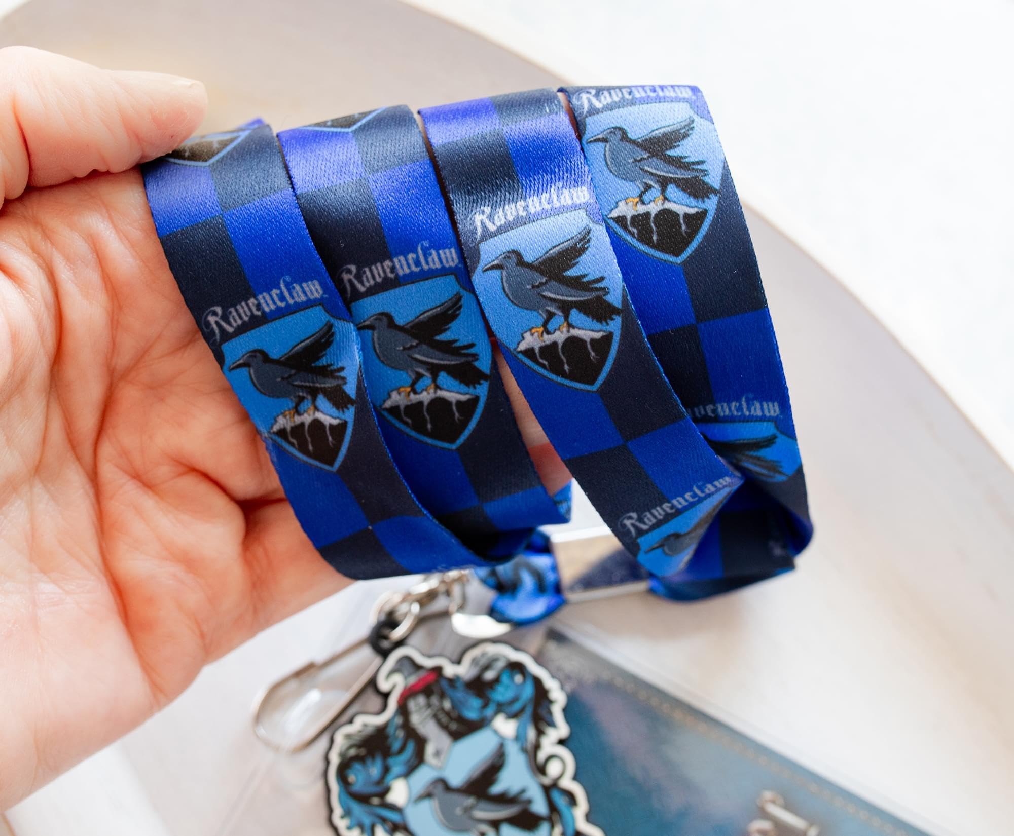 Harry Potter Ravenclaw smycz 56 cm z uchwytem na identyfikator i herbem