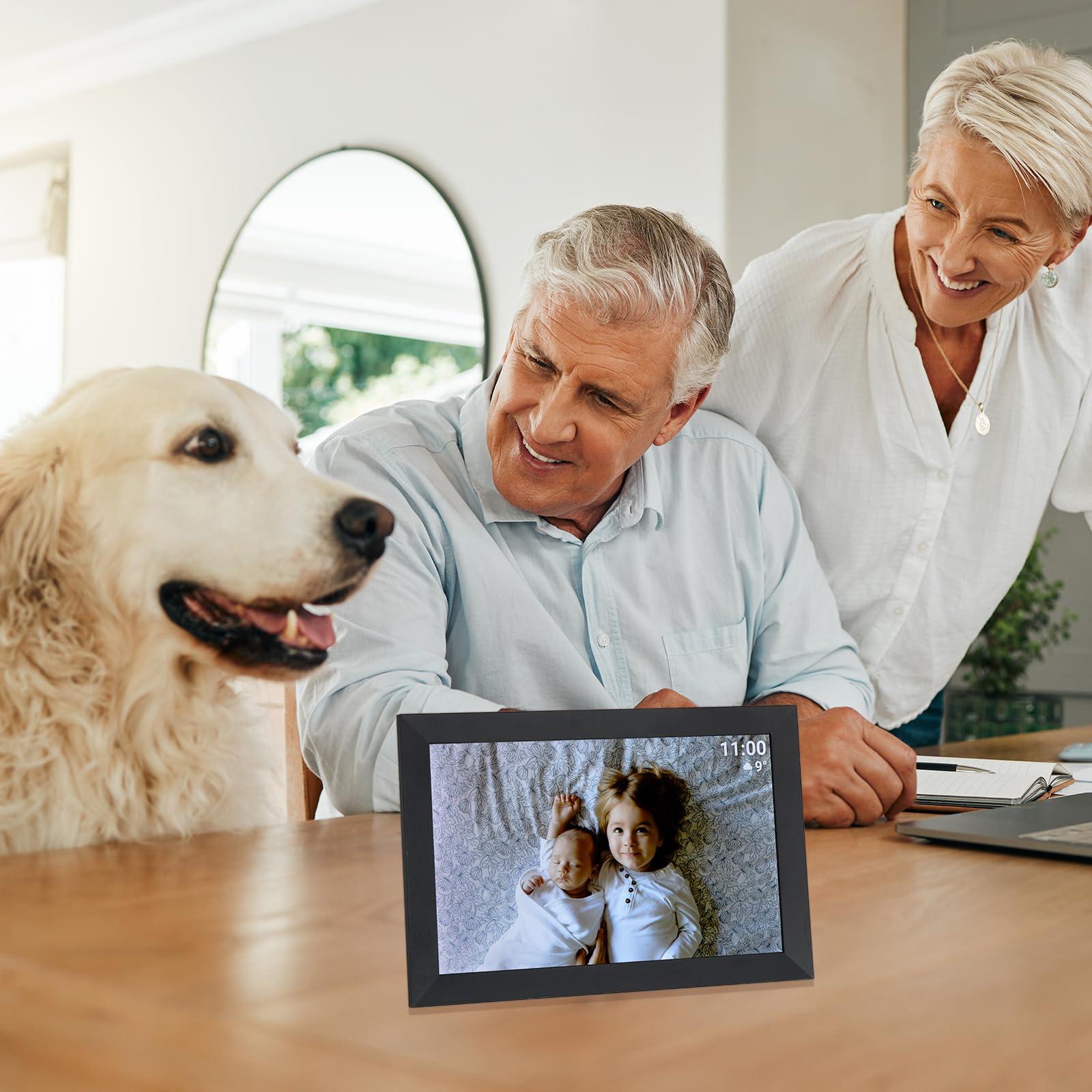 TFA Dostmann Cornice portafoto digitale Wi-Fi 10 pollici, 37.1000, con app FRAMEO, porta USB, per video e foto, ora + visualizzazione del tempo, installazione semplice, nero