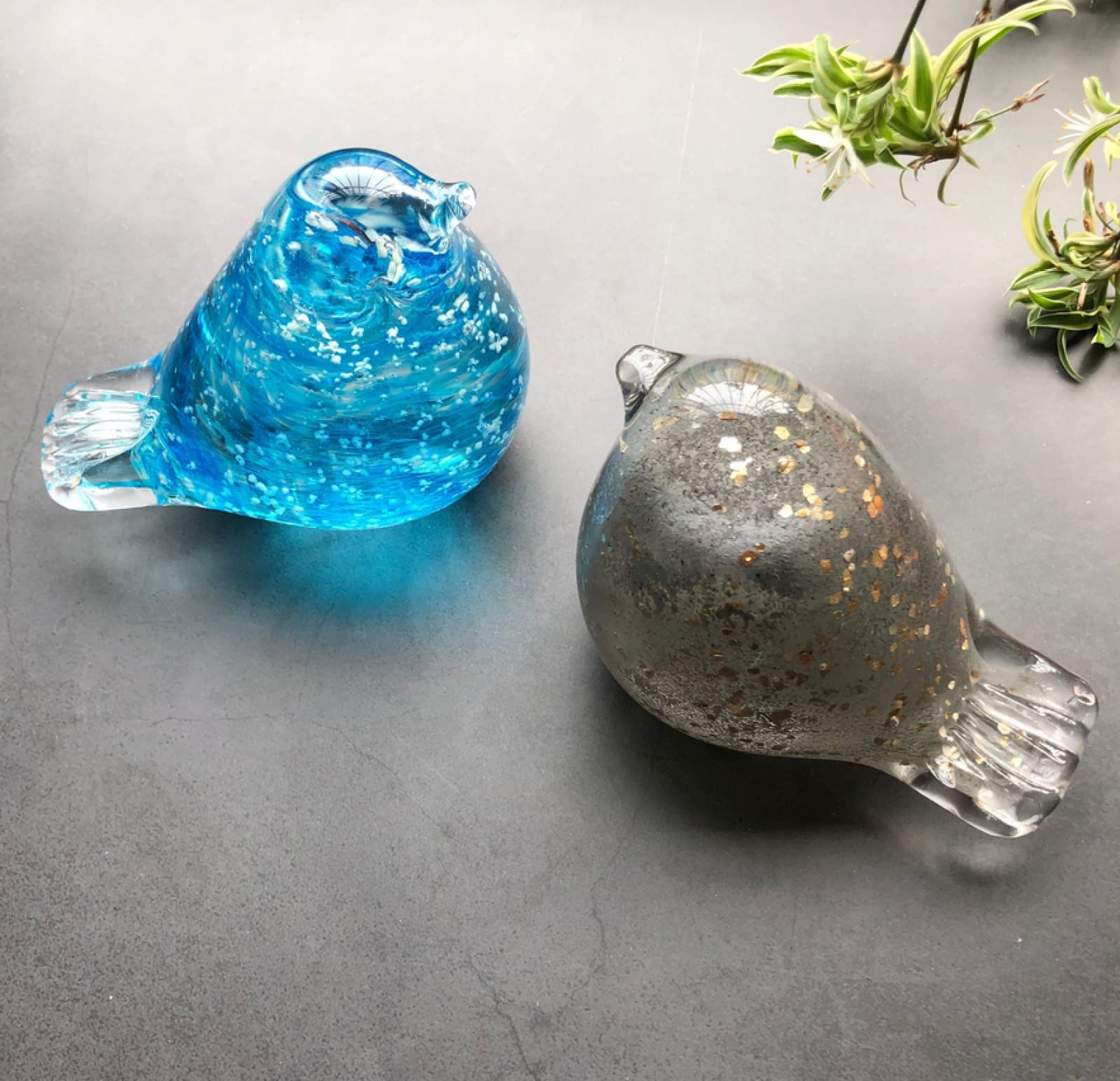 Amazon.co.jp: 手作りガラス青い鳩ツバメ鳥置物吹きガラスガラス色釉