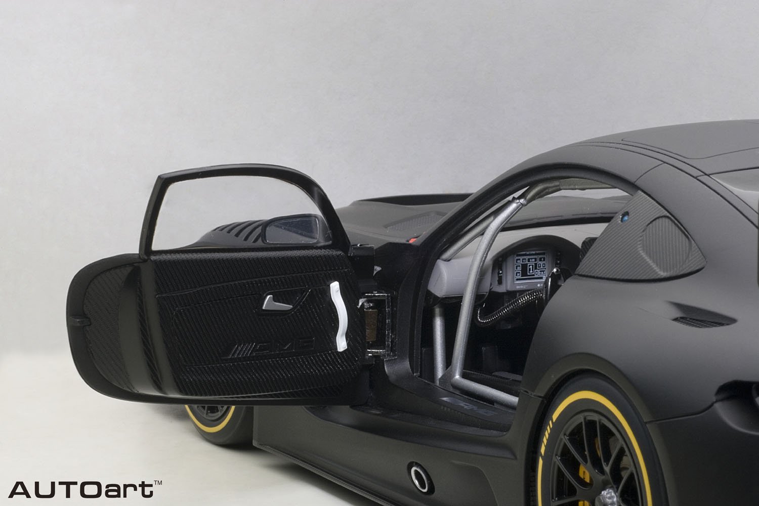 AUTOart 1/18 Mercedes AMG GT3 マットブラック Amazon | AUTOart 1/18 メルセデス・AMG GT3 マット・ブラック