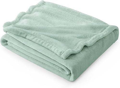 Bedsure Manta de forro polar verde salvia, jadeíta, 10.58 ozm, suave, ligera, acogedora, para cama, sofá, viajes, camping