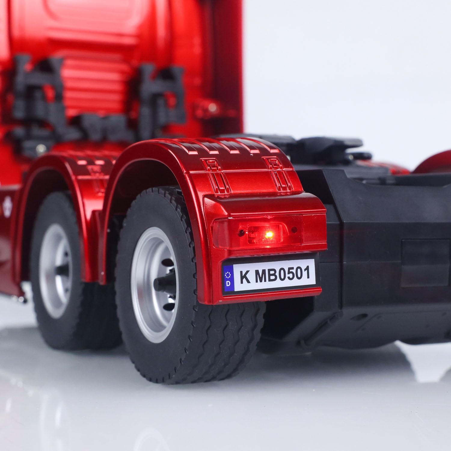 US in Stock, 770S Plastic 1/18 RC Tractor Truck Finished Model RTR 7.4V Battery Radio 19CH Light Sound Effects Lorry Car Model for Adult(Red)