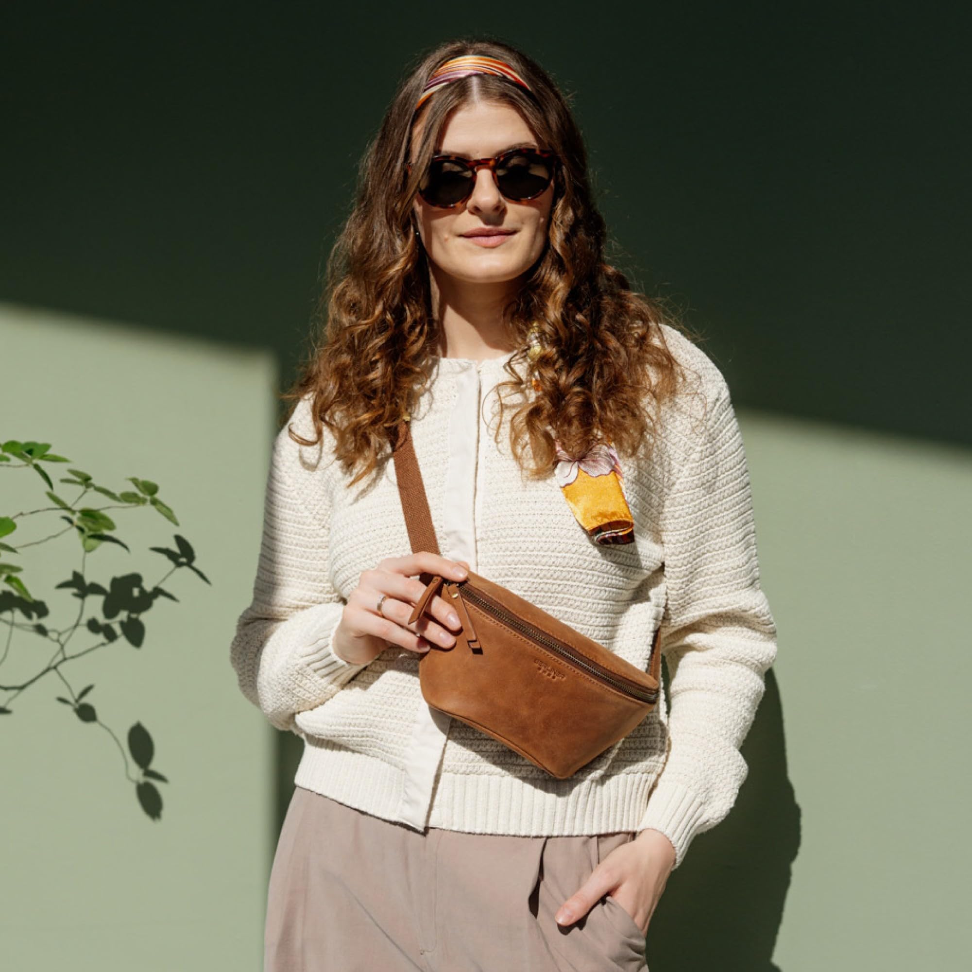 Berliner Bags Vintage Bauchtasche Noah, Umhängetasche aus Leder, Crossbody Tasche, Gürteltasche für Damen und Herren - Braun