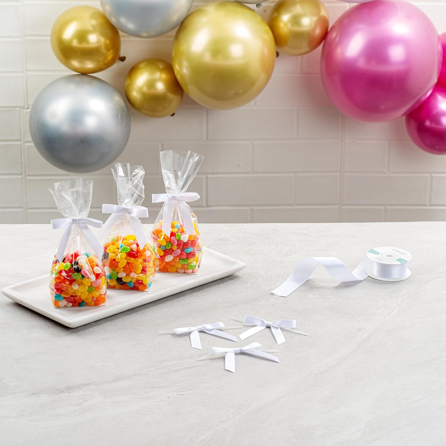 Restaurantware-Gift Tek 3 x 2.5 Inch Satin Ribbon Bows, 4000 Twist Tie Bows - Pre-Tied, Vibrant, White Polyester Gift Wrapping Bow, for Treat Bags, Crafts, Packages, Decoration