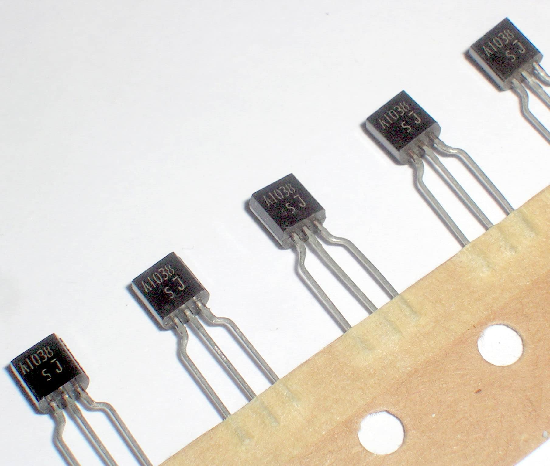 10pcs 2SA1038 A1038 Transistor TO-92