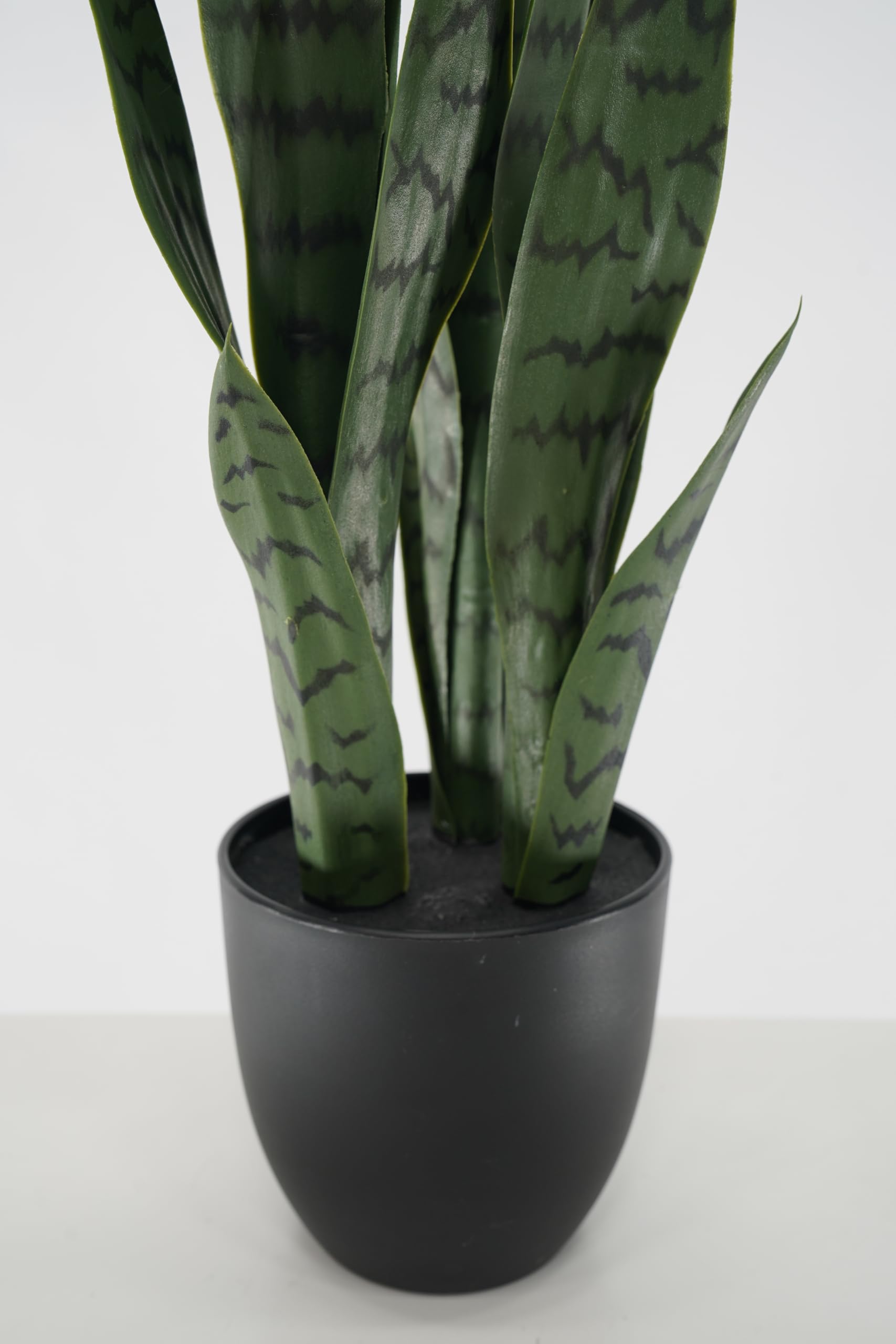 Sansevieria Artificiale Pianta Grassa Sintetica Realistica Foglie in Pvc per Arredare Interni e Attività Commerciali (Saveria - Sansevieria 66 cm)